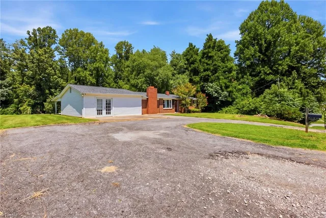 172 Chauncey Drive, photo 2 of 21