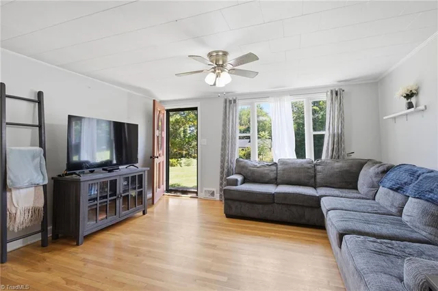 172 Chauncey Drive, photo 4 of 21