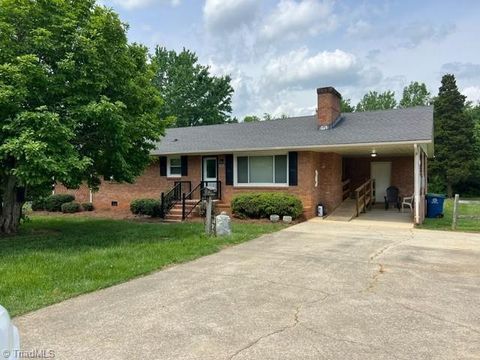 Homes For Rent - 313 Glencoe Church Loop<br/> Summerfield, NC 27358