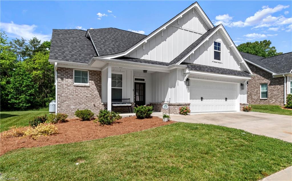 427 Fernwood Drive, Yadkinville, North Carolina image 2