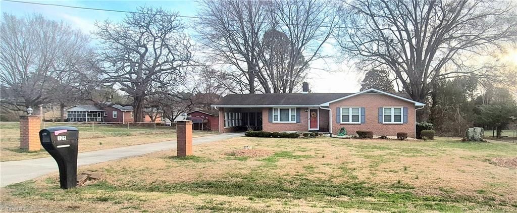 Photo of 125 Emsley Street, Winston-Salem, NC 27103 (MLS # 1212369)