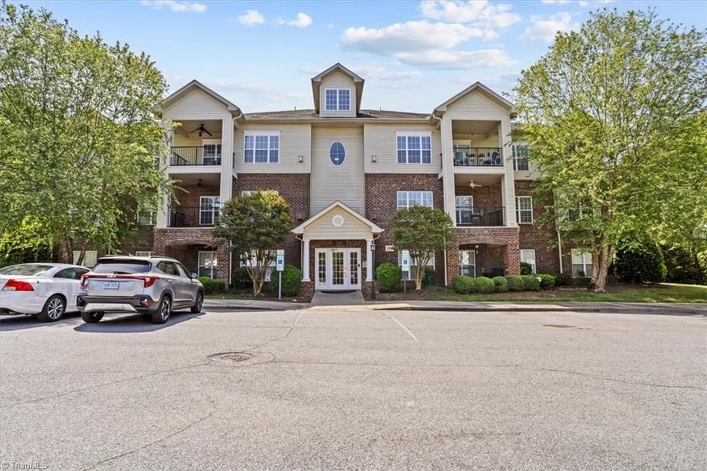 Photo of 200 Lennox Drive #2D, Jamestown, NC 27282 (MLS # 1217735)