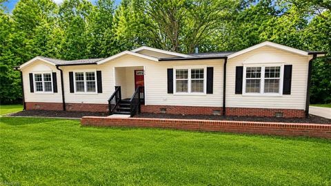 Mobile Home For Sale - 215 Gibson Road<br/> Mebane, NC 27302
