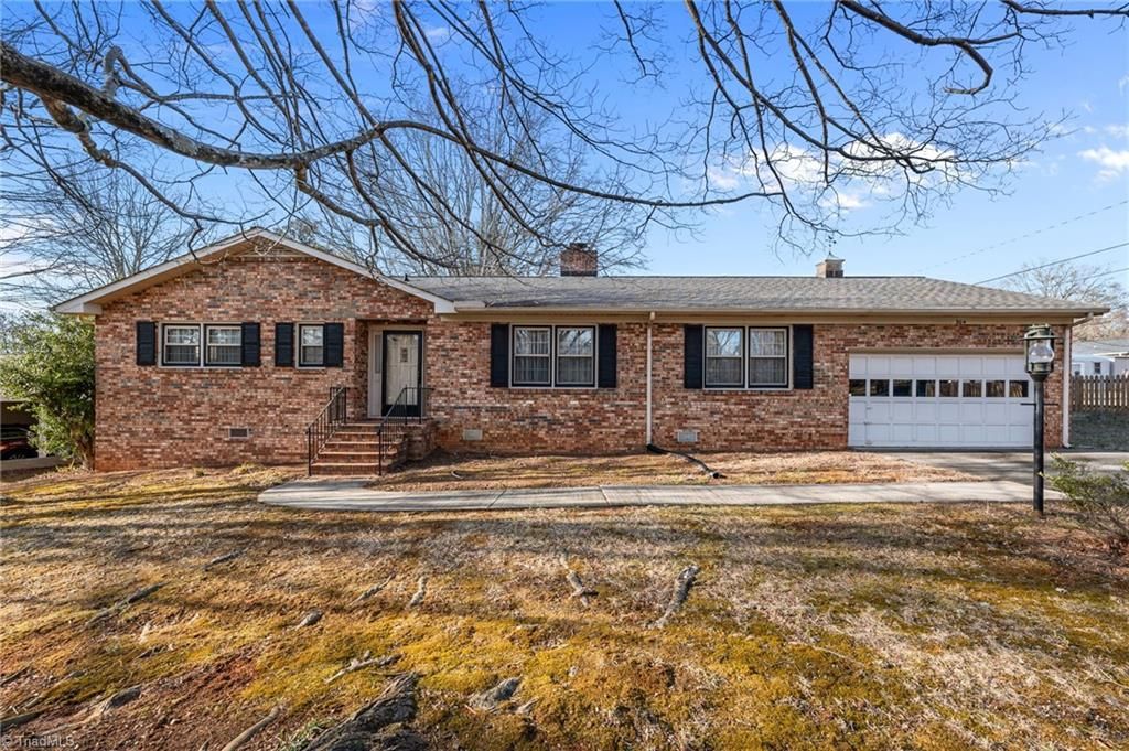 Photo of 304 Irving Park Drive, Kernersville, NC 27284 (MLS # 1207782)