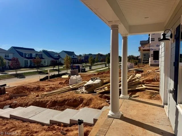 1647 Cross Village Avenue, photo 2 of 15