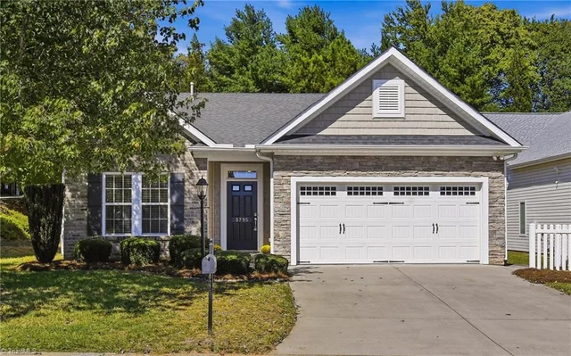 5795 Knoll Court, photo 2 of 32