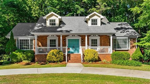 Homes For Sale - 3102 Covewood Street<br/> High Point, NC 27265