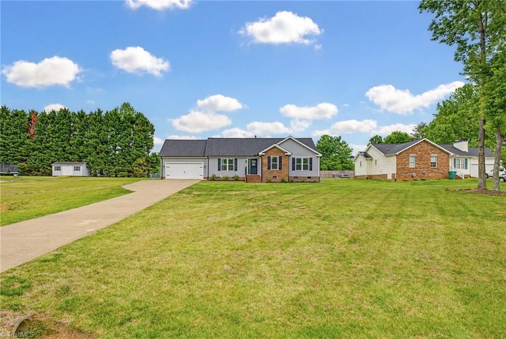 Photo of 331 Tanglebrook Trail, Eden, NC 27288 (MLS # 1219052)