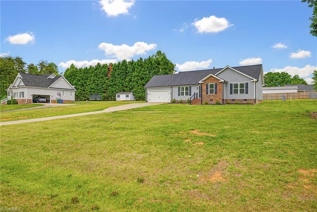 Photo of 331 Tanglebrook Trail, Eden, NC 27288 (MLS # 1219052)