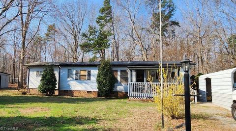 Homes For Sale - 4869 Old Edgar Road<br/> Sophia, NC 27350