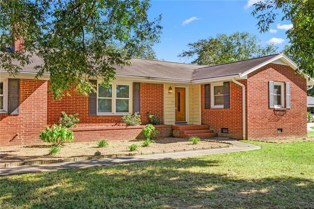 Photo of 1000 Hanford Road, Graham, NC 27253 (MLS # 1228711)