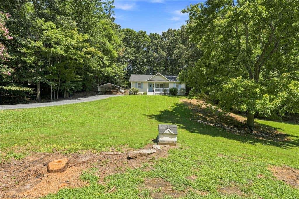 Photo of 1088 Country place Road, Asheboro, NC 27203 (MLS # 1231343)