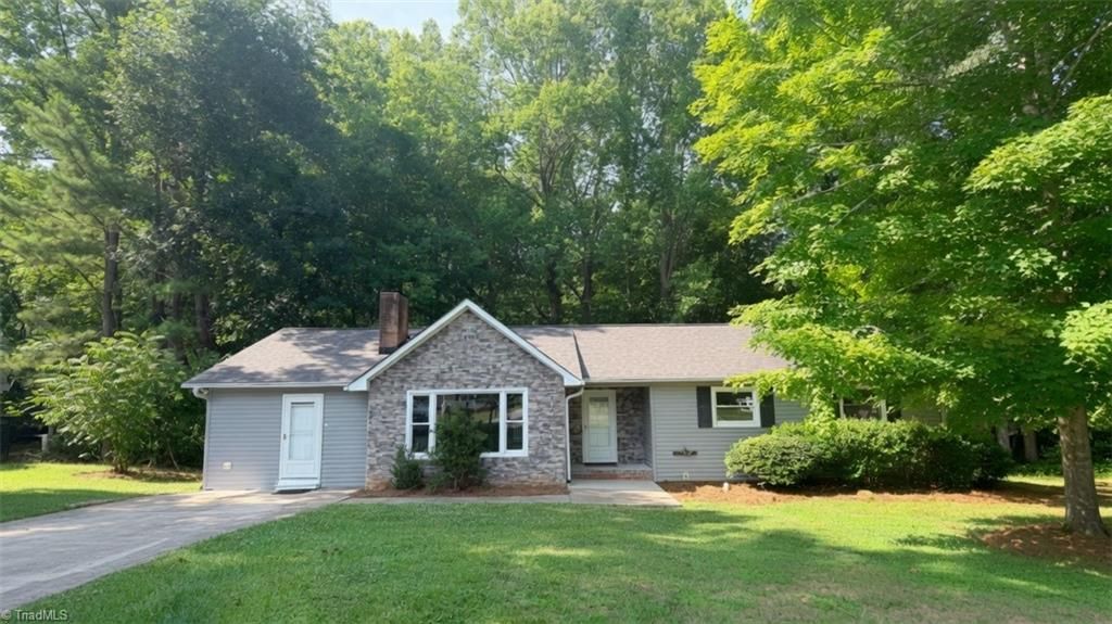 Photo of 222 Pleasantview Drive, King, NC 27021 (MLS # 1224352)