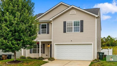 Homes For Sale - 4903 Steer Lane<br/> Greensboro, NC 27405