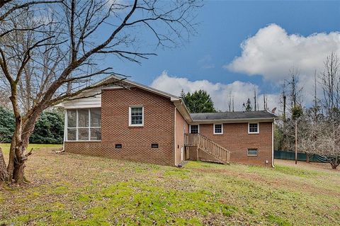 Homes For Sale - 4202 Beaumont Drive<br/> Sophia, NC 27350