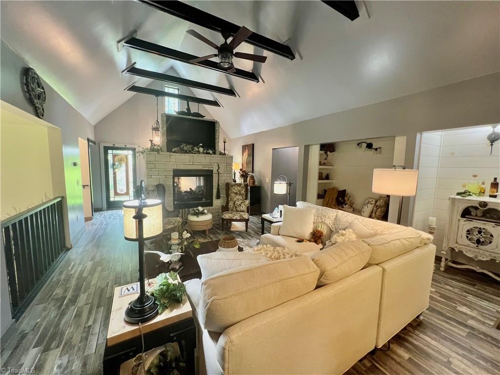 128 Hillside Lane