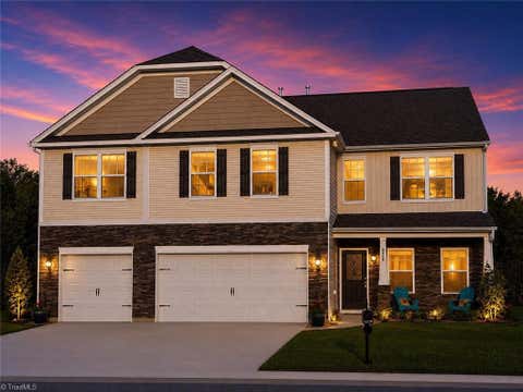Homes For Sale - 4008 Highland Creek Court<br/> Pfafftown, NC 27040