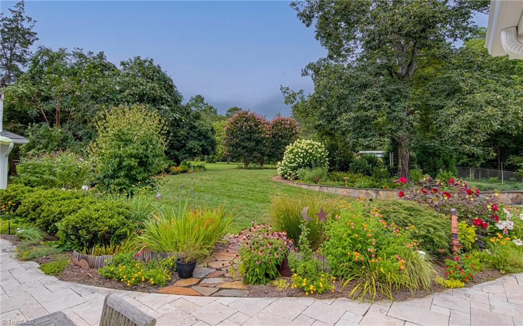 Winston-Salem, North Carolina 27106, United States, 4 Bedrooms Bedrooms, ,5 BathroomsBathrooms,Residential,Pending,175573