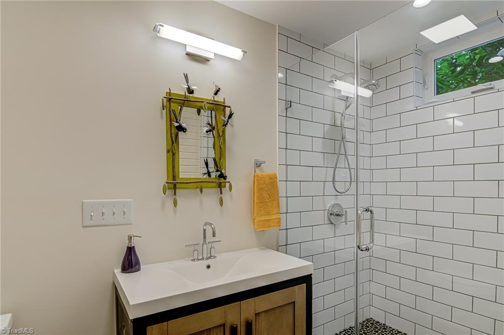 Winston-Salem, North Carolina 27106, United States, 4 Bedrooms Bedrooms, ,5 BathroomsBathrooms,Residential,Pending,175573