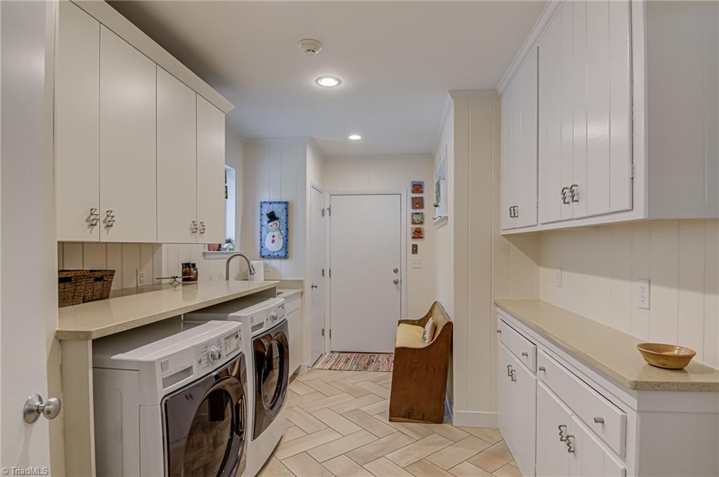 Winston-Salem, North Carolina 27106, United States, 4 Bedrooms Bedrooms, ,5 BathroomsBathrooms,Residential,Pending,175573