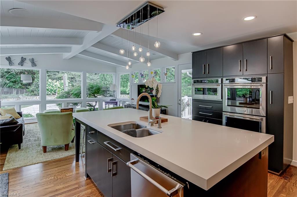 Winston-Salem, North Carolina 27106, United States, 4 Bedrooms Bedrooms, ,5 BathroomsBathrooms,Residential,Pending,175573