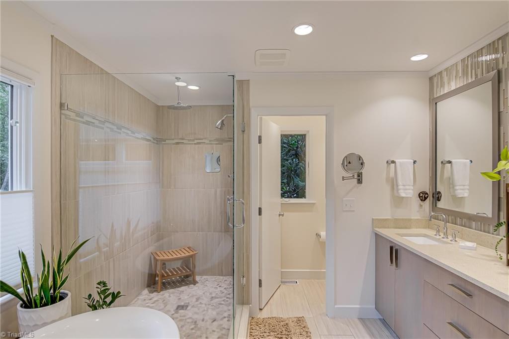 Winston-Salem, North Carolina 27106, United States, 4 Bedrooms Bedrooms, ,5 BathroomsBathrooms,Residential,Pending,175573