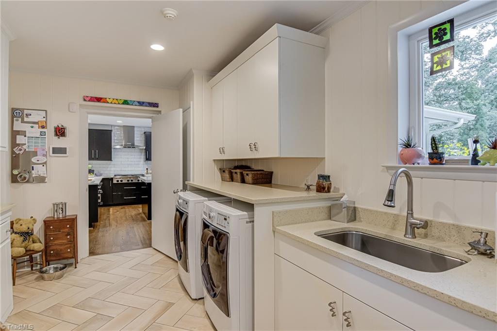 Winston-Salem, North Carolina 27106, United States, 4 Bedrooms Bedrooms, ,5 BathroomsBathrooms,Residential,Pending,175573