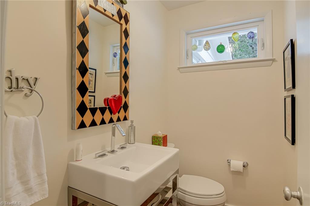 Winston-Salem, North Carolina 27106, United States, 4 Bedrooms Bedrooms, ,5 BathroomsBathrooms,Residential,Pending,175573