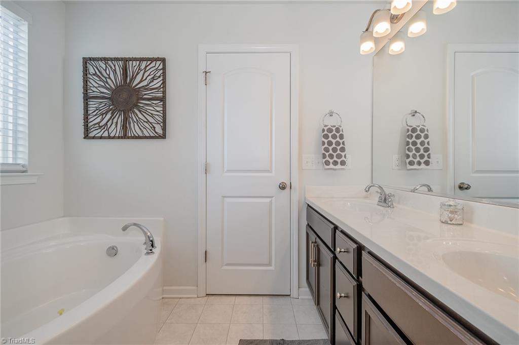 2961 Grassy Knoll Circle, Thomasville, North Carolina image 19