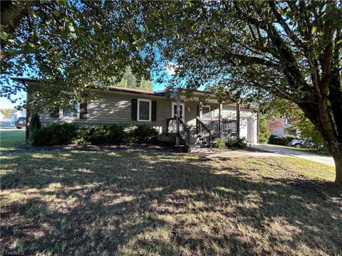 Homes For Rent - 1108 Raleigh Court<br/> Guilford County, High Point, NC 27262