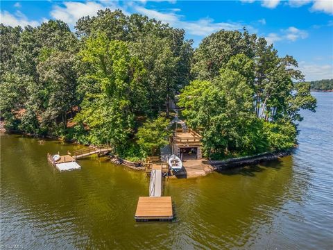 Homes For Sale - 405 Waterway Drive<br/> Lexington, NC 27292