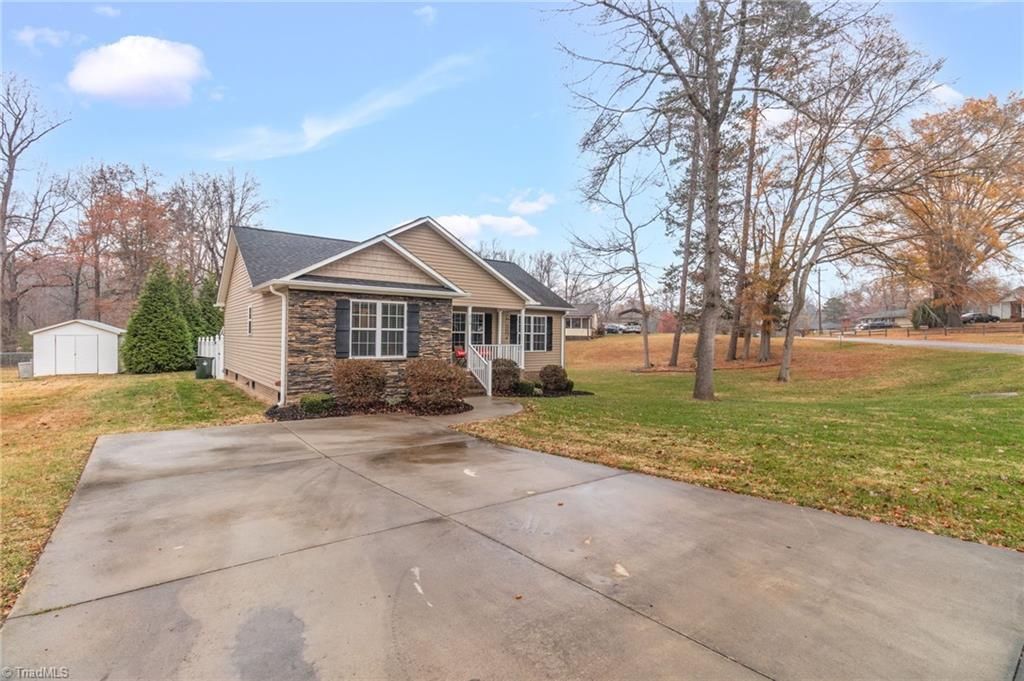Photo of 210 High Meadows Road, Thomasville, NC 27360 (MLS # 1203395)