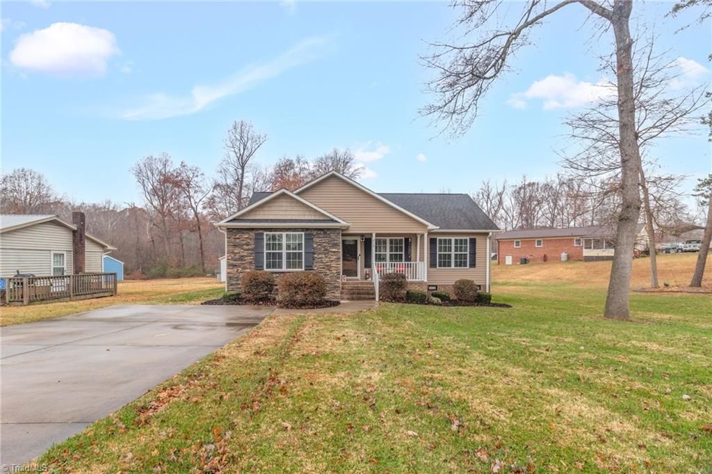 Photo of 210 High Meadows Road, Thomasville, NC 27360 (MLS # 1203395)