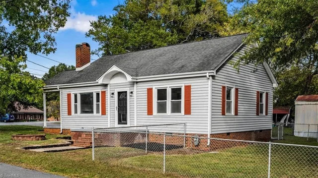 1024 Lawson Street, photo 3 of 35