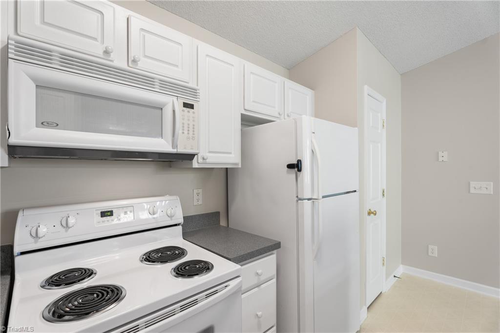 Winston-Salem, North Carolina 27127, United States, 2 Bedrooms Bedrooms, ,2 BathroomsBathrooms,Residential,Active,221548