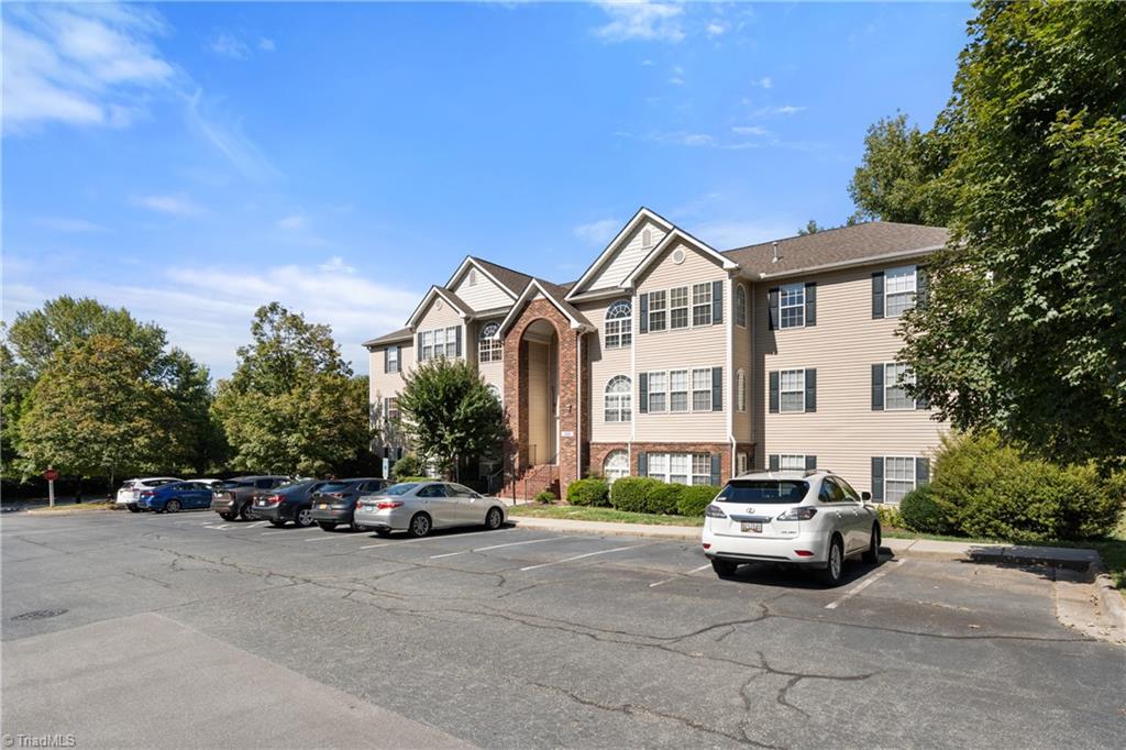 Winston-Salem, North Carolina 27127, United States, 2 Bedrooms Bedrooms, ,2 BathroomsBathrooms,Residential,Active,221548