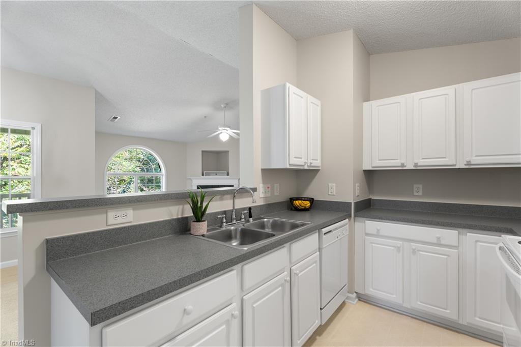 Winston-Salem, North Carolina 27127, United States, 2 Bedrooms Bedrooms, ,2 BathroomsBathrooms,Residential,Active,221548