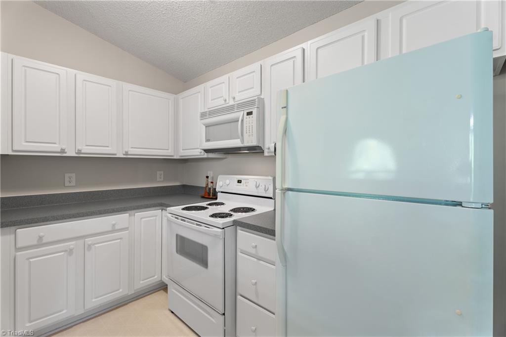 Winston-Salem, North Carolina 27127, United States, 2 Bedrooms Bedrooms, ,2 BathroomsBathrooms,Residential,Active,221548