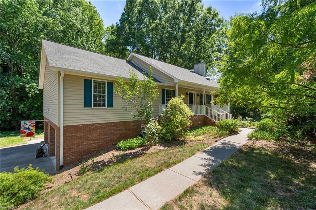 Photo of 740 Lynn Dee Drive, Winston-Salem, NC 27104 (MLS # 1222287)