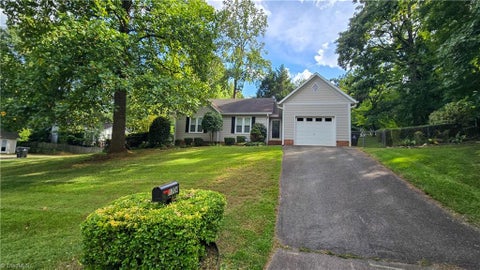 Homes For Rent - 1704 Gales Court<br/> Forsyth County, Winston-Salem, NC 27103