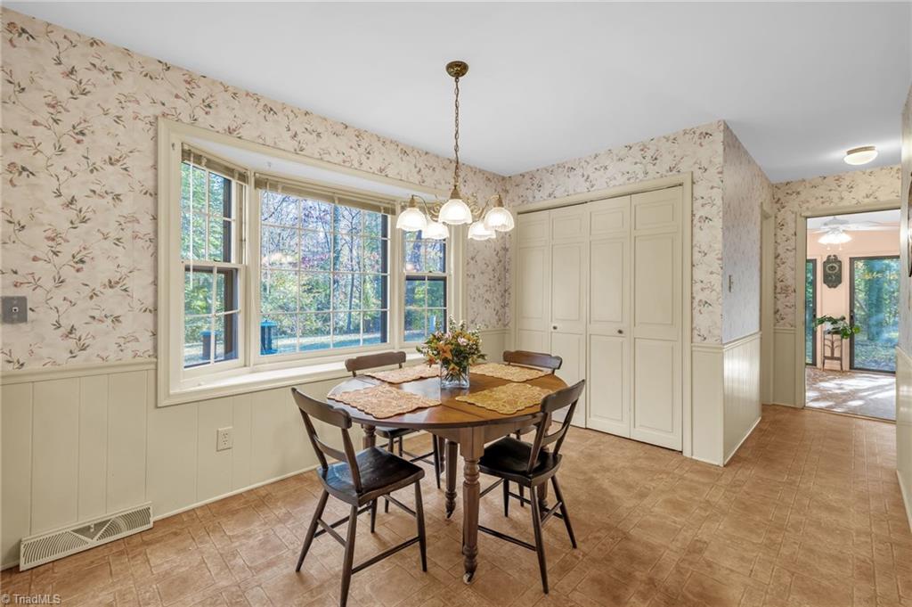 Greensboro, North Carolina 27410, United States, 5 Bedrooms Bedrooms, ,4 BathroomsBathrooms,Residential,Active,240083