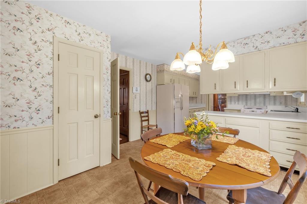 Greensboro, North Carolina 27410, United States, 5 Bedrooms Bedrooms, ,4 BathroomsBathrooms,Residential,Active,240083