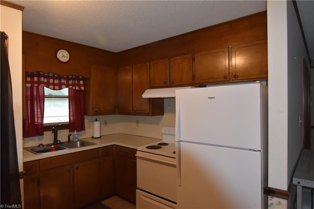 Photo of 426 S Shore Drive, Lexington, NC 27292 (MLS # 1218629)