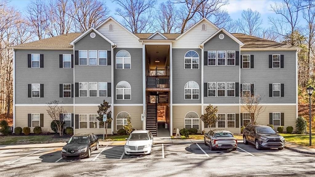 Photo of 2608 Pennoak Way #L, Greensboro, NC 27407 (MLS # 1207216)