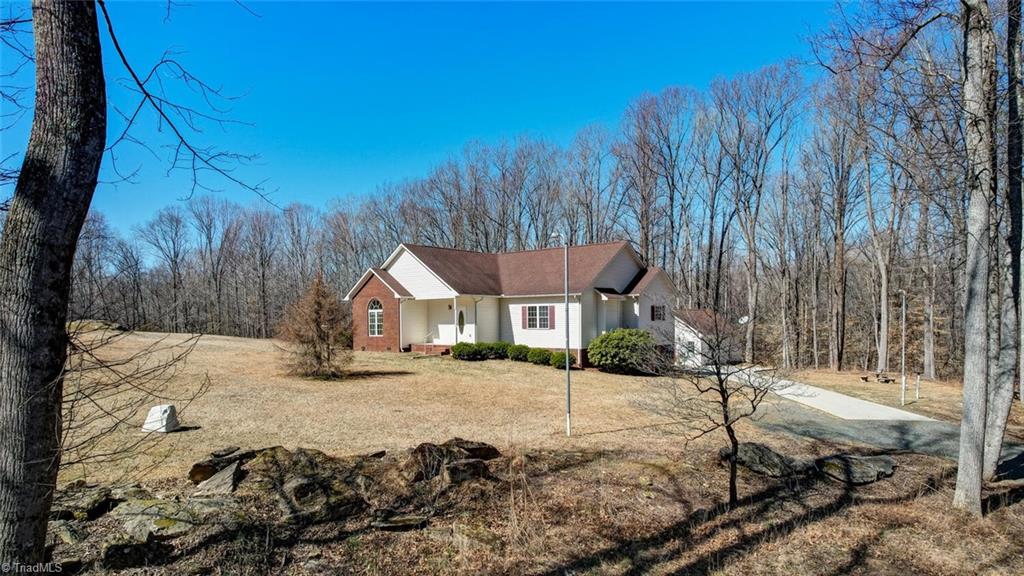 281 Penn Lake Drive, Reidsville, North Carolina image 1