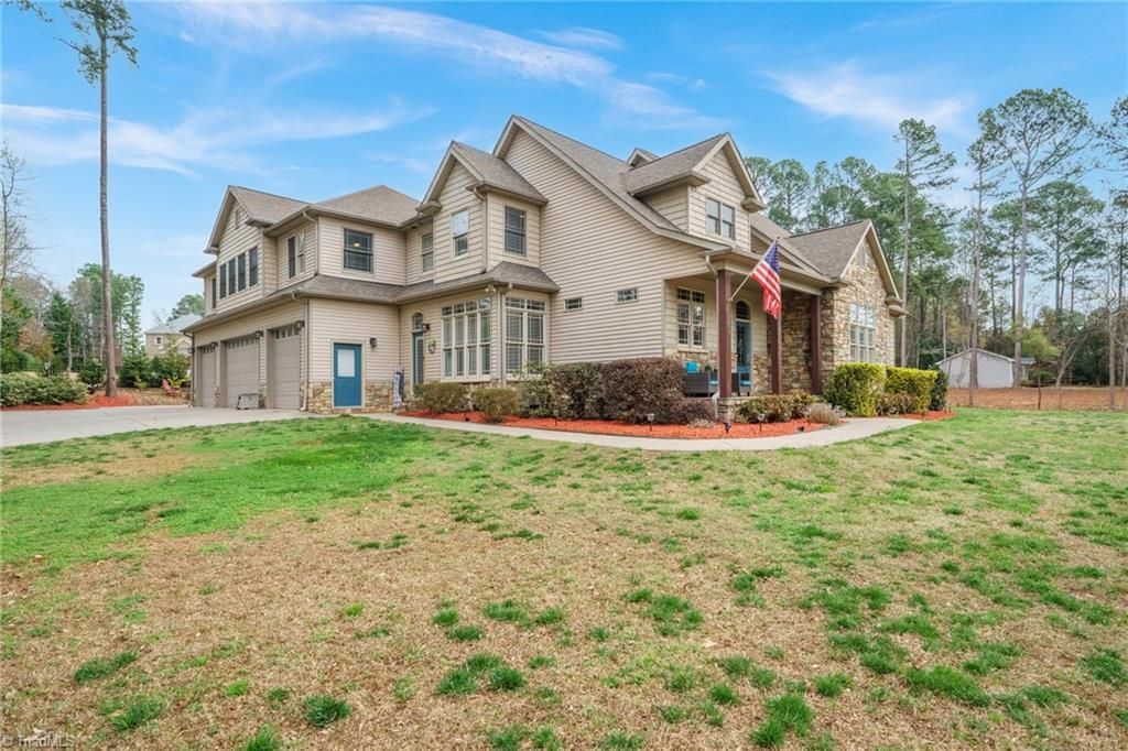 Photo of 140 Pine Bluff Drive, Mooresville, NC 28117 (MLS # 1217228)