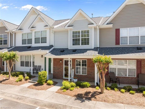Townhouse For Sale - 209 Bridford Downs Drive<br/> Greensboro, NC 27407