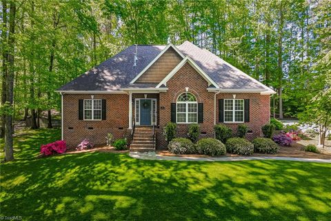 Single Family Residence in Kernersville NC 155 Winterberry Place Trail.jpg