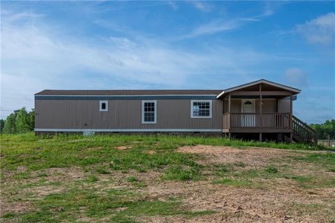 Manufactured Home in Clemmons NC 8036 Hampton Road.jpg