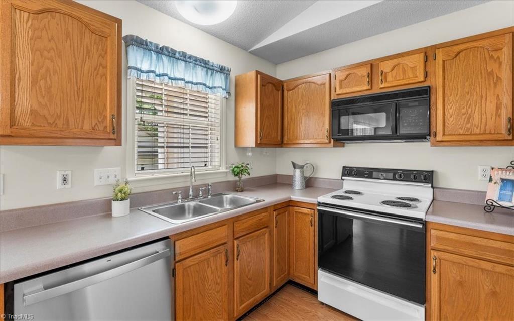 3130 High Bridge Circle, Jamestown, North Carolina image 11